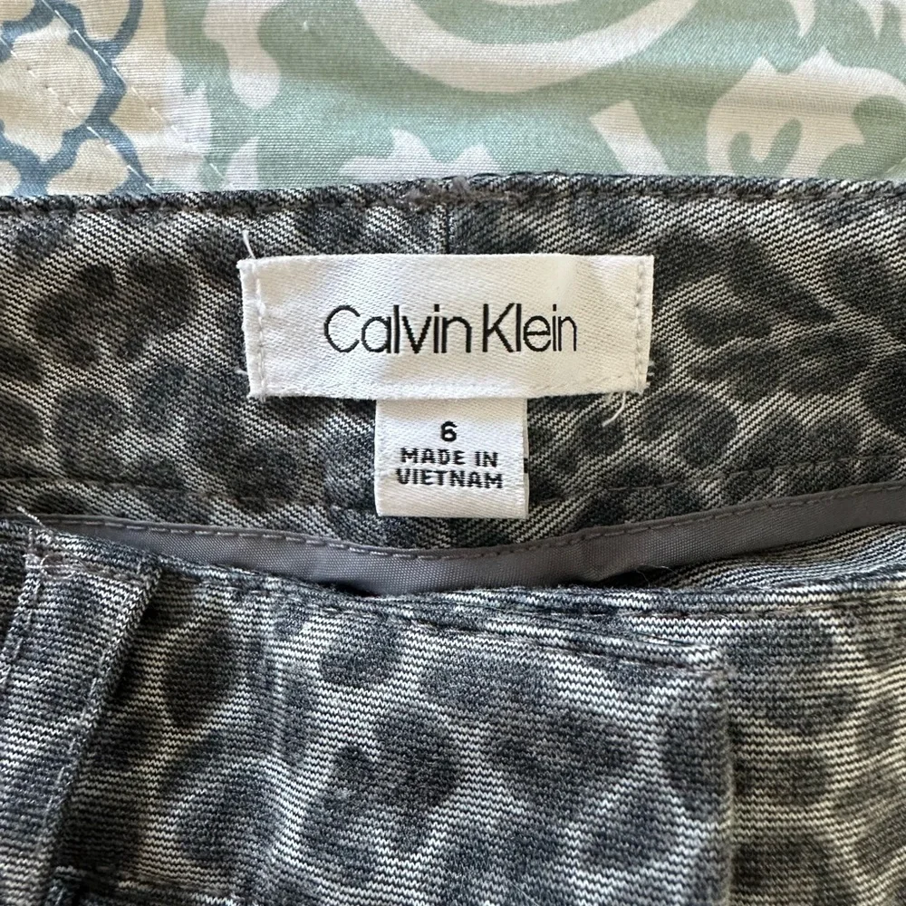 EUC Women's Calvin Klein Black and Gray Leopard Print Pants Size 6 - Picture 3 of 5